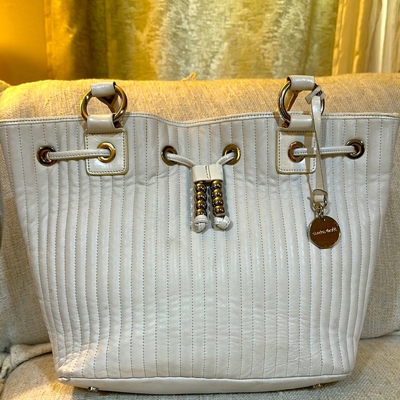 Charles David Quilted Tote - Picture 4 of 13